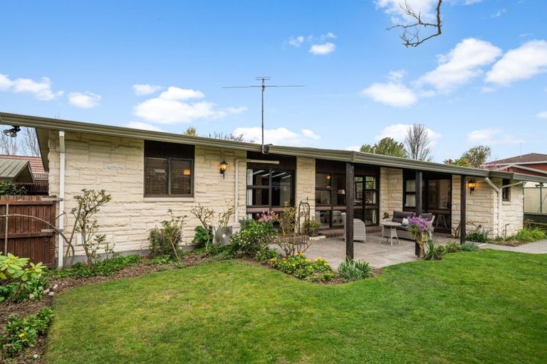Photo of property in 30 Kingham Place, Avonhead, Christchurch, 8042