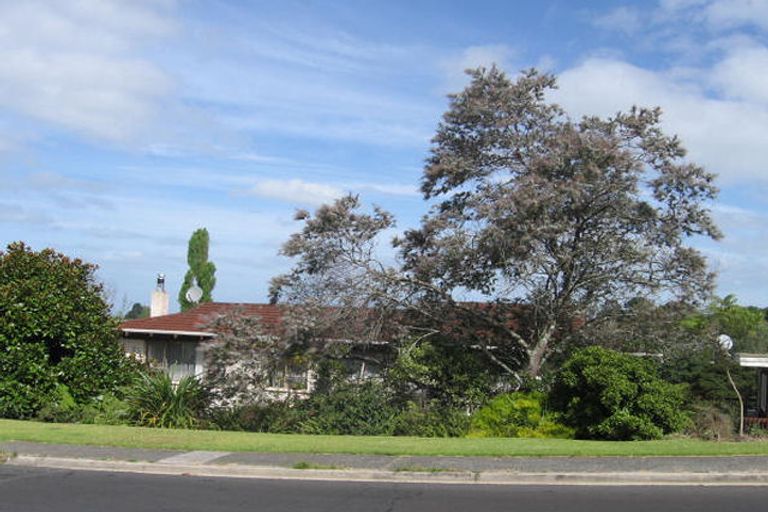 Photo of property in 23 Girrahween Drive, Totara Vale, Auckland, 0629