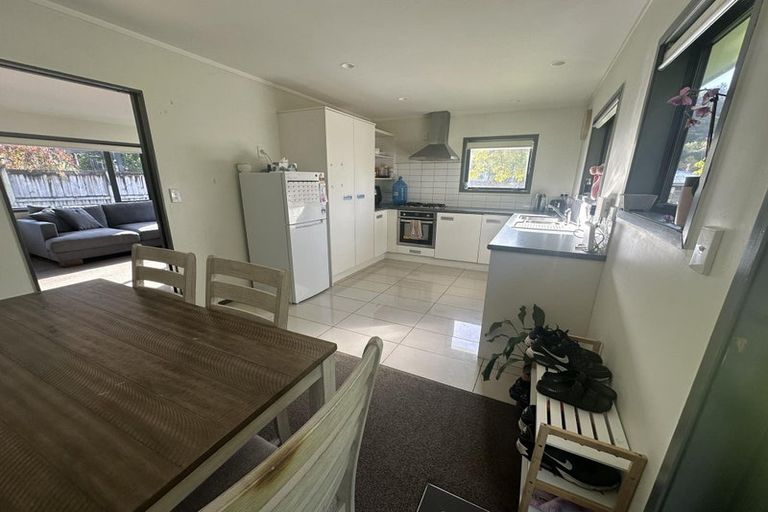 Photo of property in 28 Stokes Valley Road, Stokes Valley, Lower Hutt, 5019