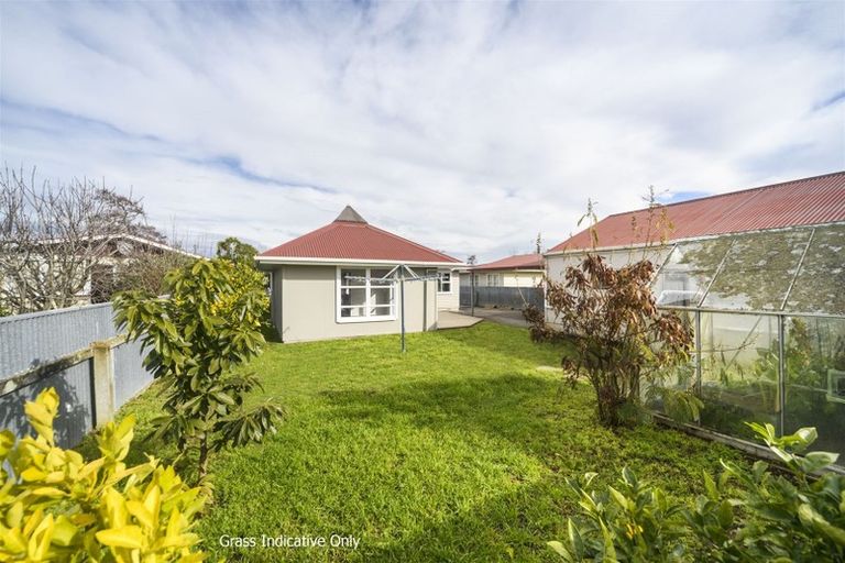 Photo of property in 35 Abraham Crescent, Milson, Palmerston North, 4414