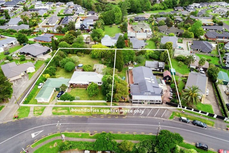 Photo of property in 18 School Road, Riverhead, 0820