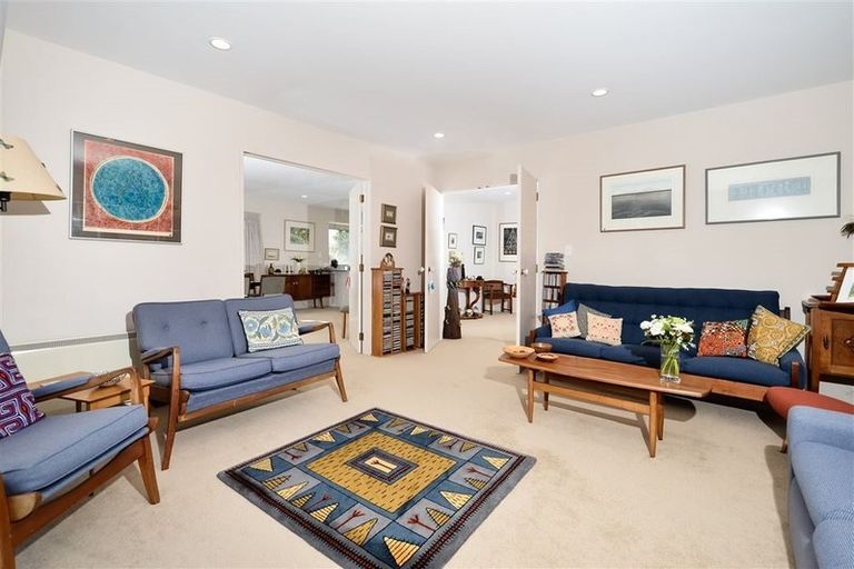 Photo of property in 22 Suncrest Drive, West Harbour, Auckland, 0618