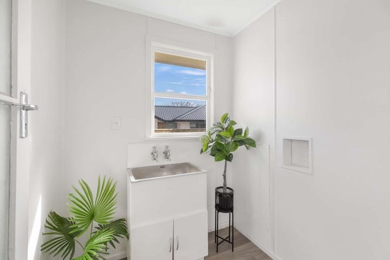 Photo of property in 27 Freyberg Street, Levin, 5510