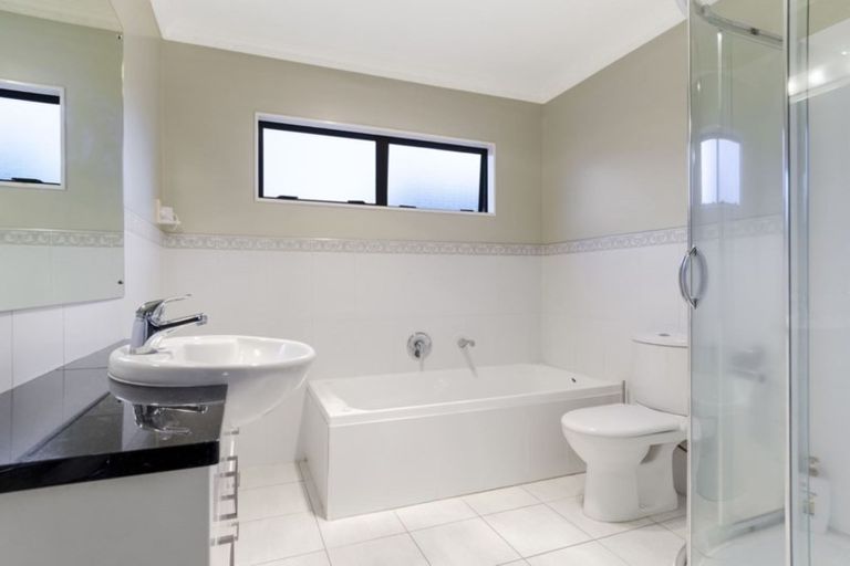 Photo of property in 53 Medallion Drive, Oteha, Auckland, 0632