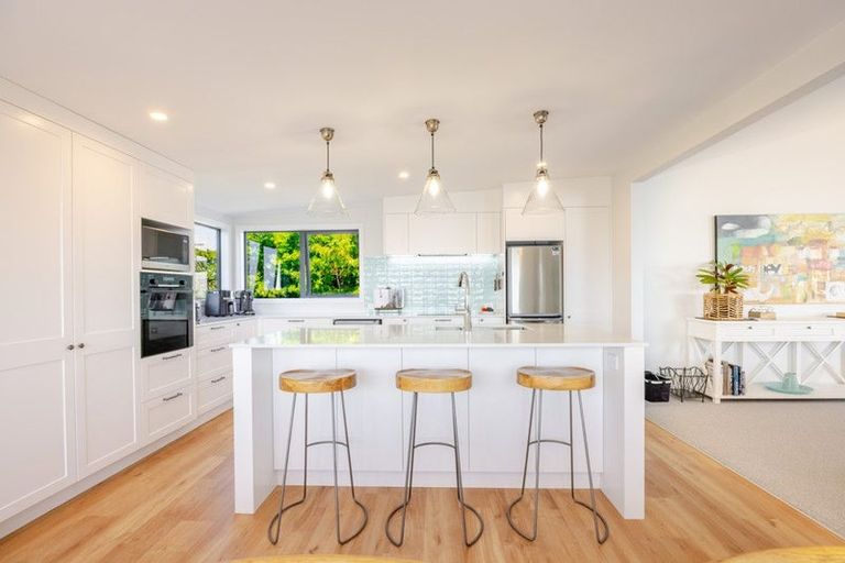 Photo of property in 17 Roslyn Road, Bluff Hill, Napier, 4110