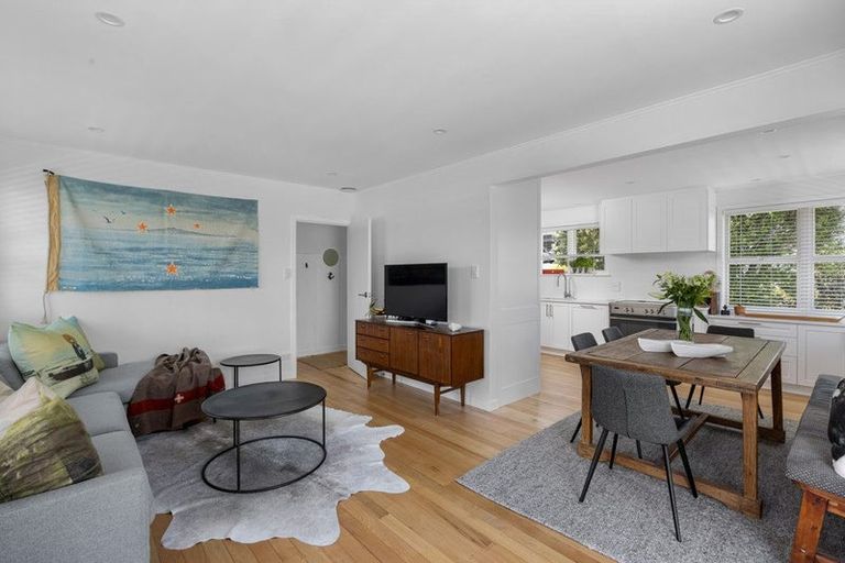 Photo of property in 121 Taikata Road, Te Atatu Peninsula, Auckland, 0610