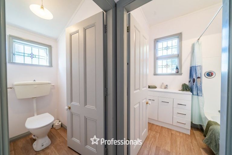 Photo of property in 124 Tutere Street, Waikanae Beach, Waikanae, 5036