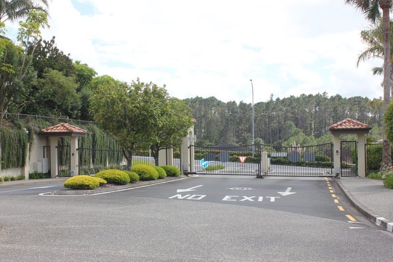 Photo of property in Point Ridge, 8/130f Gills Road, Albany Heights, Auckland, 0632