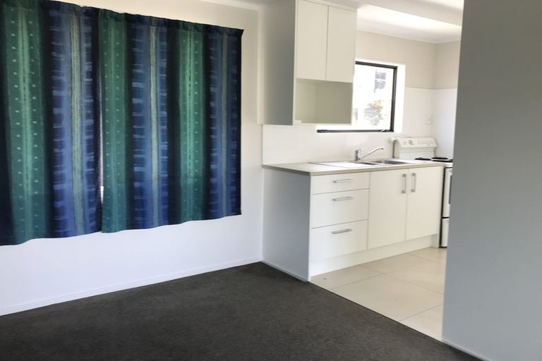 Photo of property in 2/67 Trias Road, Totara Vale, Auckland, 0629