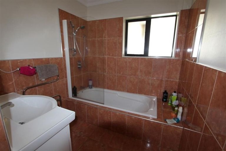 Photo of property in 6 Chadwick Place, Rototuna North, Hamilton, 3210