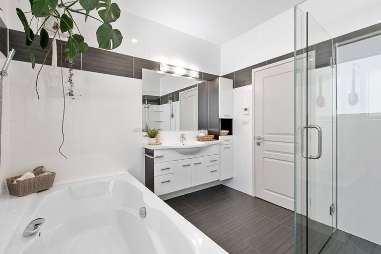 Photo of property in 64 Balboa Drive, Matakatia, Whangaparaoa, 0930