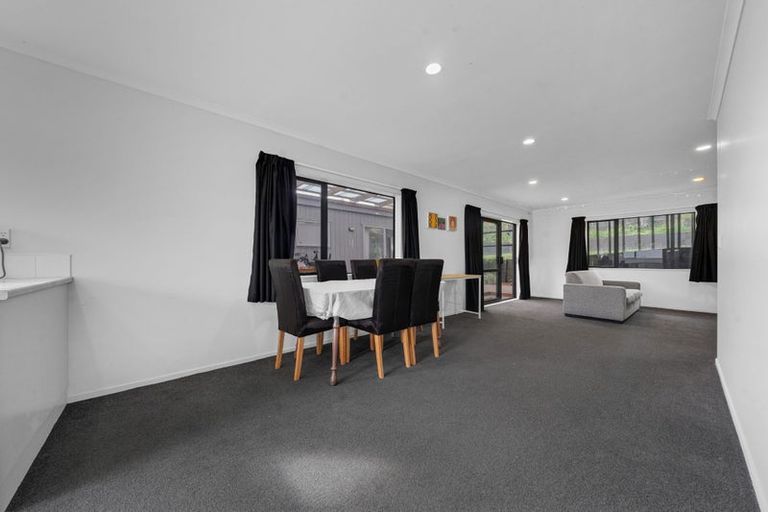 Photo of property in 56 Claverdon Drive, Massey, Auckland, 0614