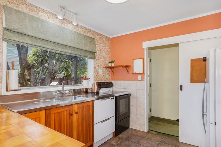 Photo of property in 20 Cassley Crescent, Papakowhai, Porirua, 5024