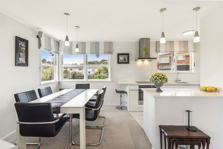 Photo of property in 2/34a Sunnynook Road, Sunnynook, Auckland, 0620