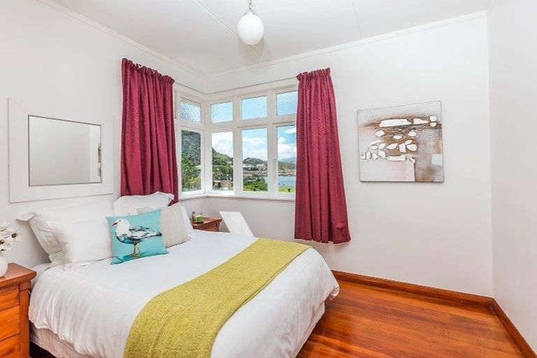 Photo of property in 117 Breaker Bay Road, Breaker Bay, Wellington, 6022