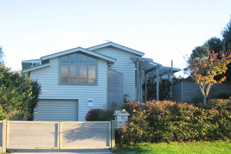 Photo of property in 43 Golf Road, Paraparaumu Beach, Paraparaumu, 5032