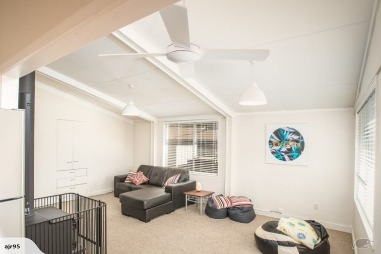 Photo of property in 6 Clare Place, Cromwell, 9310