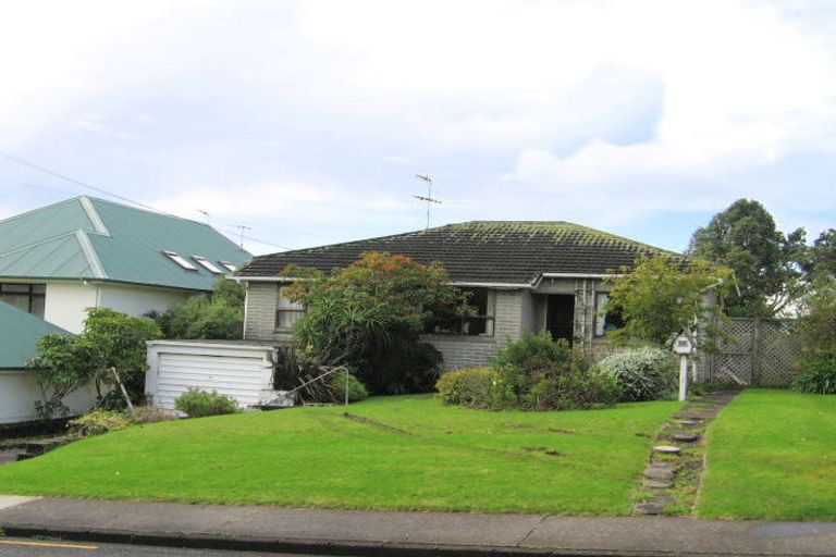 Photo of property in 102 Clovelly Road, Bucklands Beach, Auckland, 2012