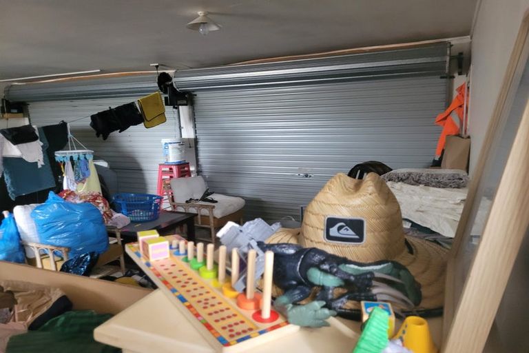 Photo of property in 15 Tiki Street, New Lynn, Auckland, 0600