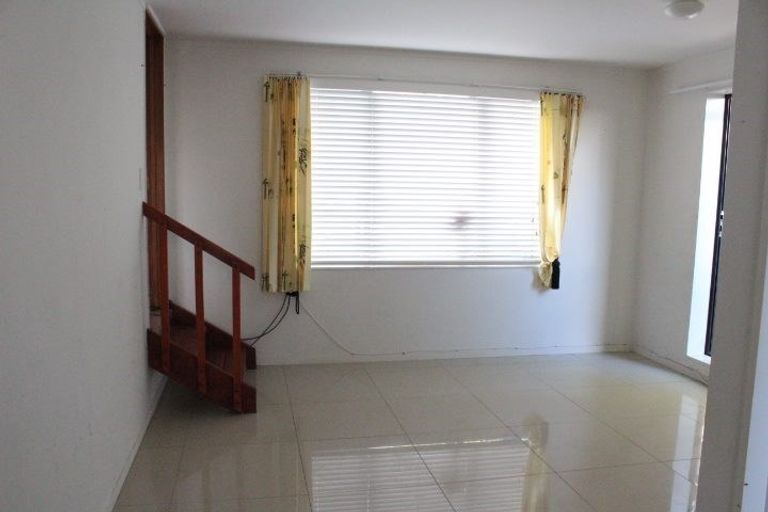 Photo of property in 1/18 Kenwick Place, Burswood, Auckland, 2013