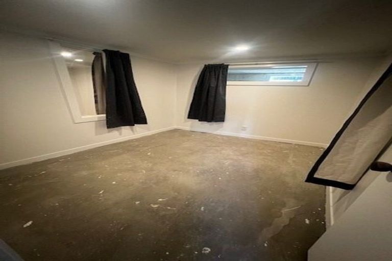 Photo of property in 1/288 East Coast Road, Forrest Hill, Auckland, 0620