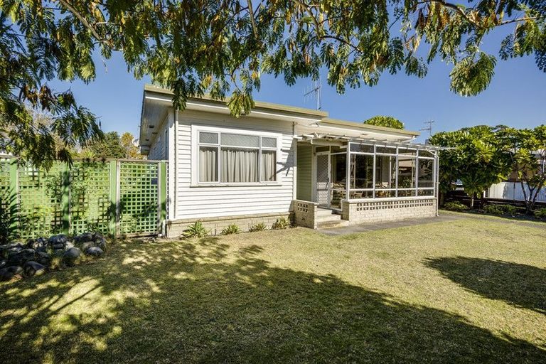 Photo of property in 4 Logan Avenue, Marewa, Napier, 4110