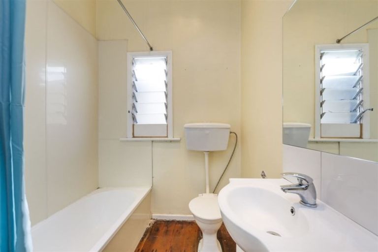 Photo of property in 17 Limbrick Street, Terrace End, Palmerston North, 4410