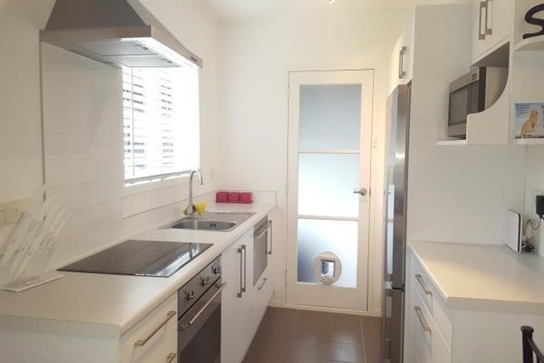 Photo of property in 1/8 Waikaremoana Place, Pakuranga Heights, Auckland, 2010