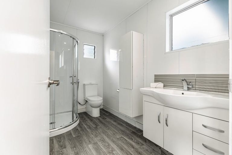 Photo of property in 52 Bay Street, Red Beach, 0932