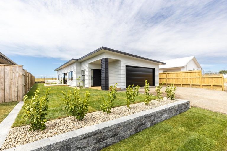 Photo of property in 72 Aratapu Street, Waitara, 4320