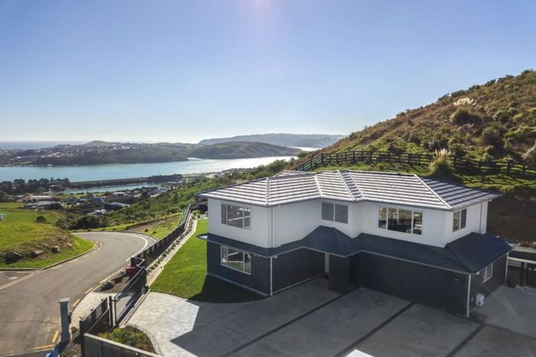 Photo of property in 7 Baxters Rise, Aotea, Porirua, 5024