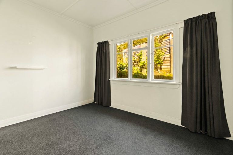Photo of property in 35 Easther Crescent, Kew, Dunedin, 9012