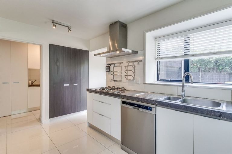 Photo of property in 1/52 Aikmans Road, Merivale, Christchurch, 8014