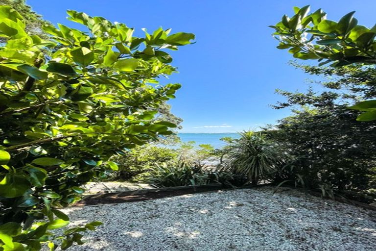 Photo of property in 33 Telephone Road, Birkenhead, Auckland, 0626