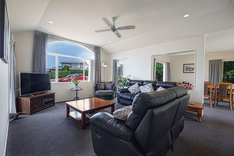 Photo of property in 84 Tauranga Place, Orewa, 0931