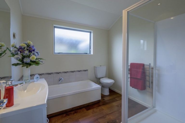 Photo of property in 16 Barry Curtis Place, Levin, 5510