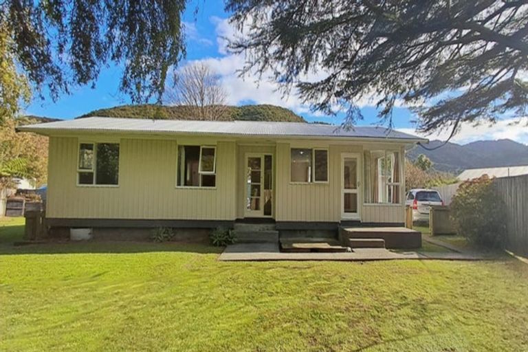 Photo of property in 12 Aporoa Grove, Wainuiomata, Lower Hutt, 5014
