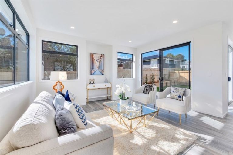 Photo of property in 107 Sturges Road, Henderson, Auckland, 0612