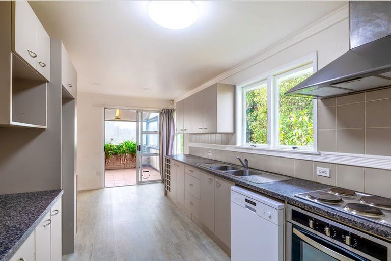 Photo of property in 16 Roick Parade, Glen Eden, Auckland, 0602