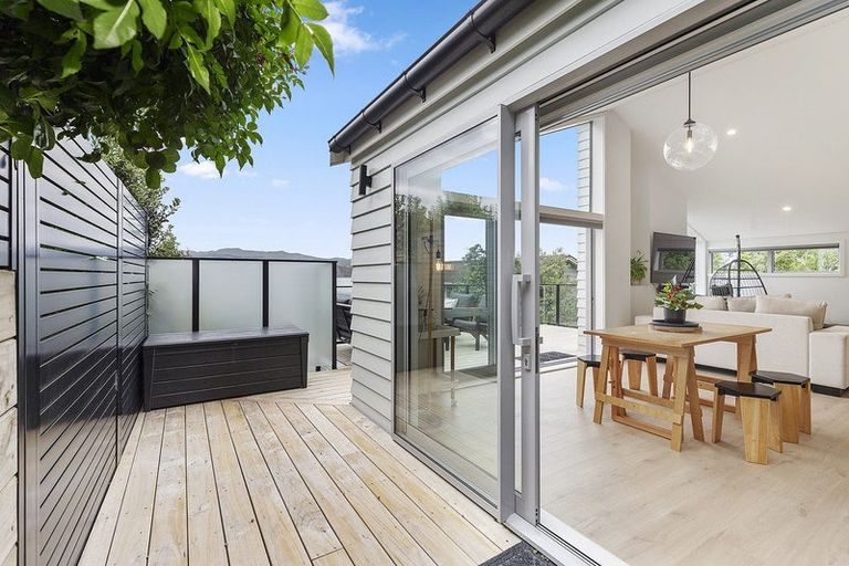 Photo of property in 111a Breaker Bay Road, Breaker Bay, Wellington, 6022