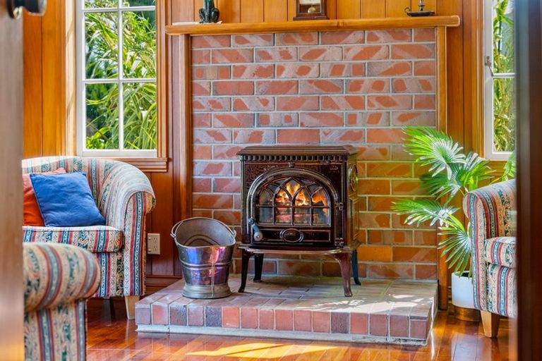 Photo of property in 41 Montgomery Avenue, Rothesay Bay, Auckland, 0630