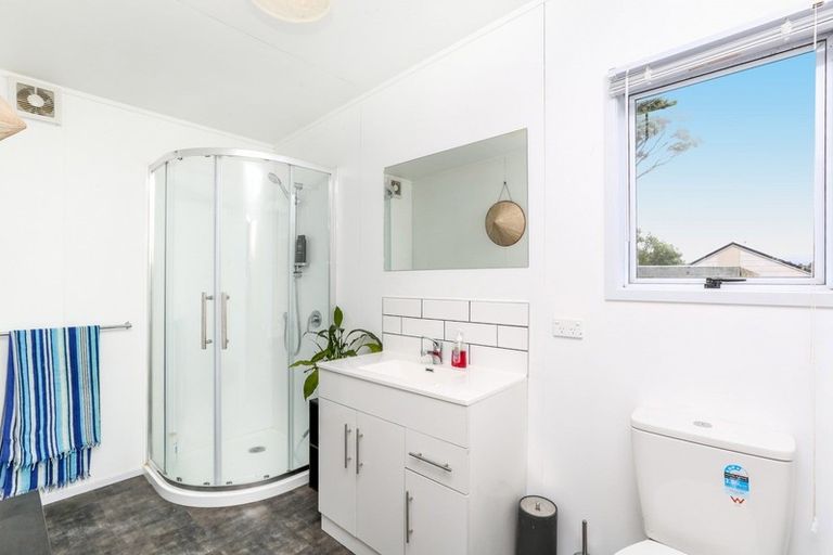 Photo of property in 100 Heta Road, Highlands Park, New Plymouth, 4312