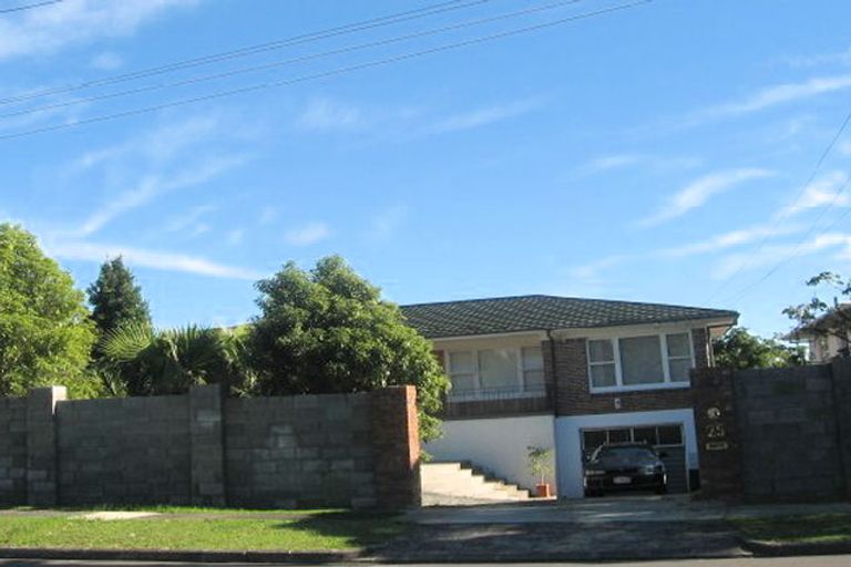 Photo of property in 25 Bradbury Road, Botany Downs, Auckland, 2010