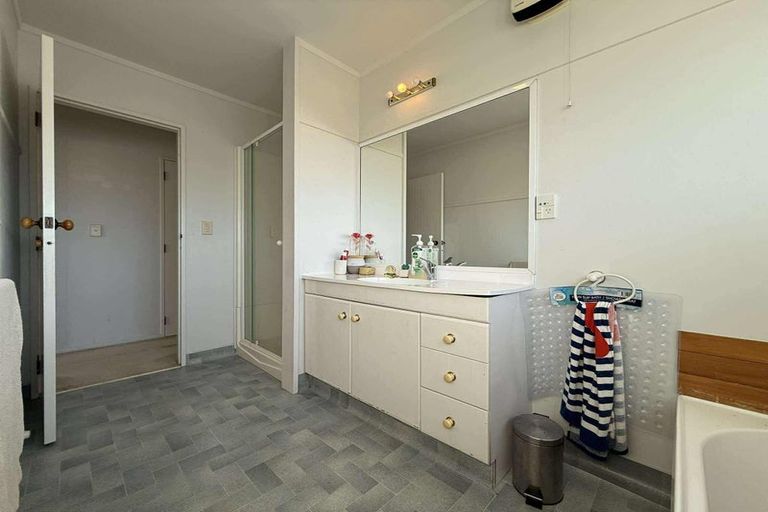 Photo of property in 11 Charleston Avenue, Boulcott, Lower Hutt, 5011