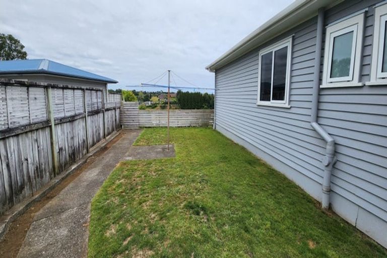 Photo of property in 13e York Crescent, Westown, New Plymouth, 4310