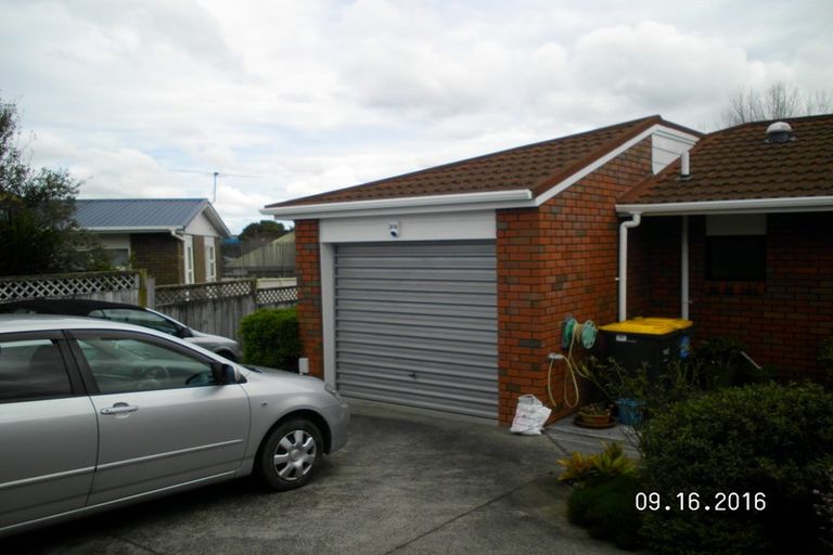 Photo of property in 2/16 Centorian Drive, Windsor Park, Auckland, 0632