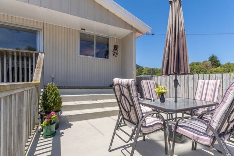 Photo of property in 6a Coates Street, Tawa, Wellington, 5028