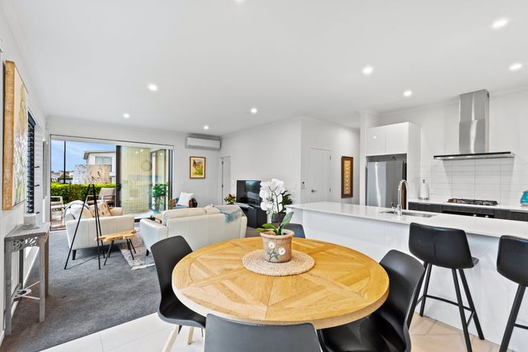 Photo of property in 8 Kuparu Lane, Red Beach, 0932