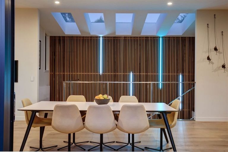 Photo of property in 34 Cedar Drive, Kelvin Heights, Queenstown, 9300