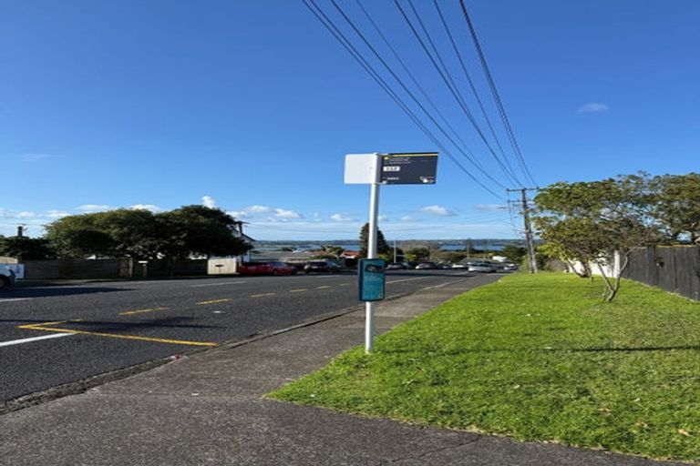 Photo of property in 137 Luckens Road, West Harbour, Auckland, 0618